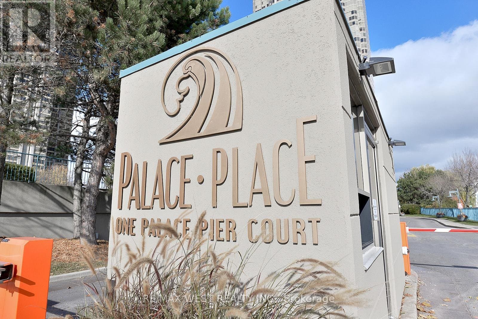 1 Palace Pier Court - Photo 2