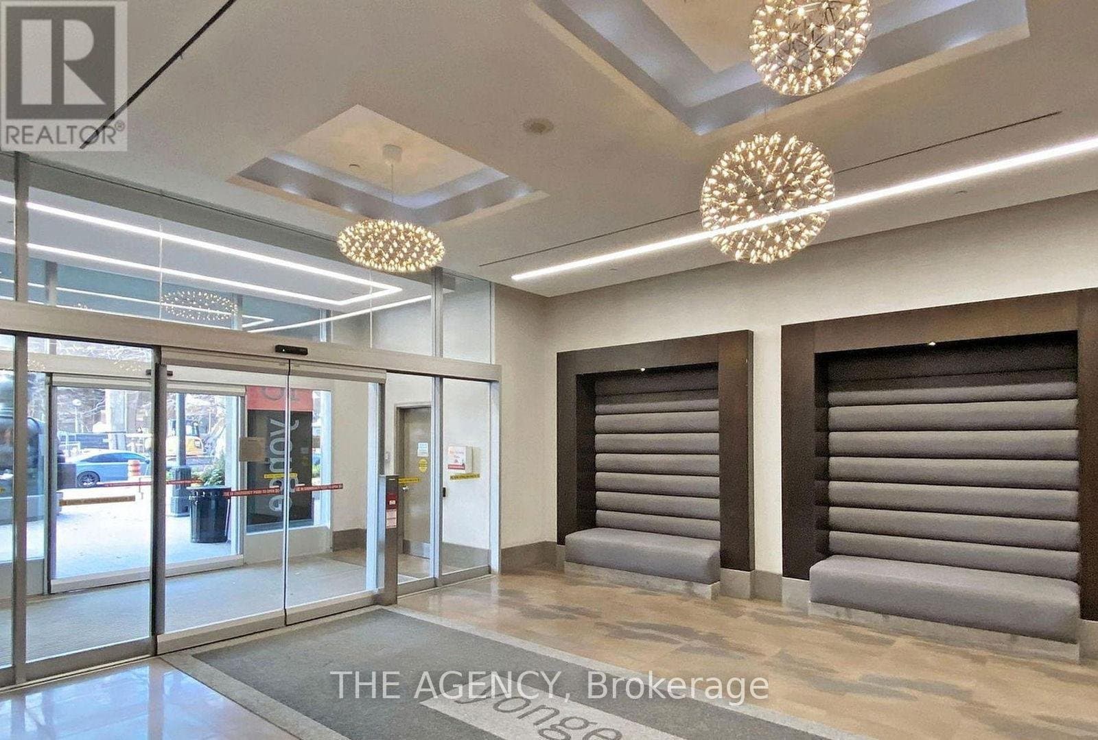 18 Yonge Street - Photo 2