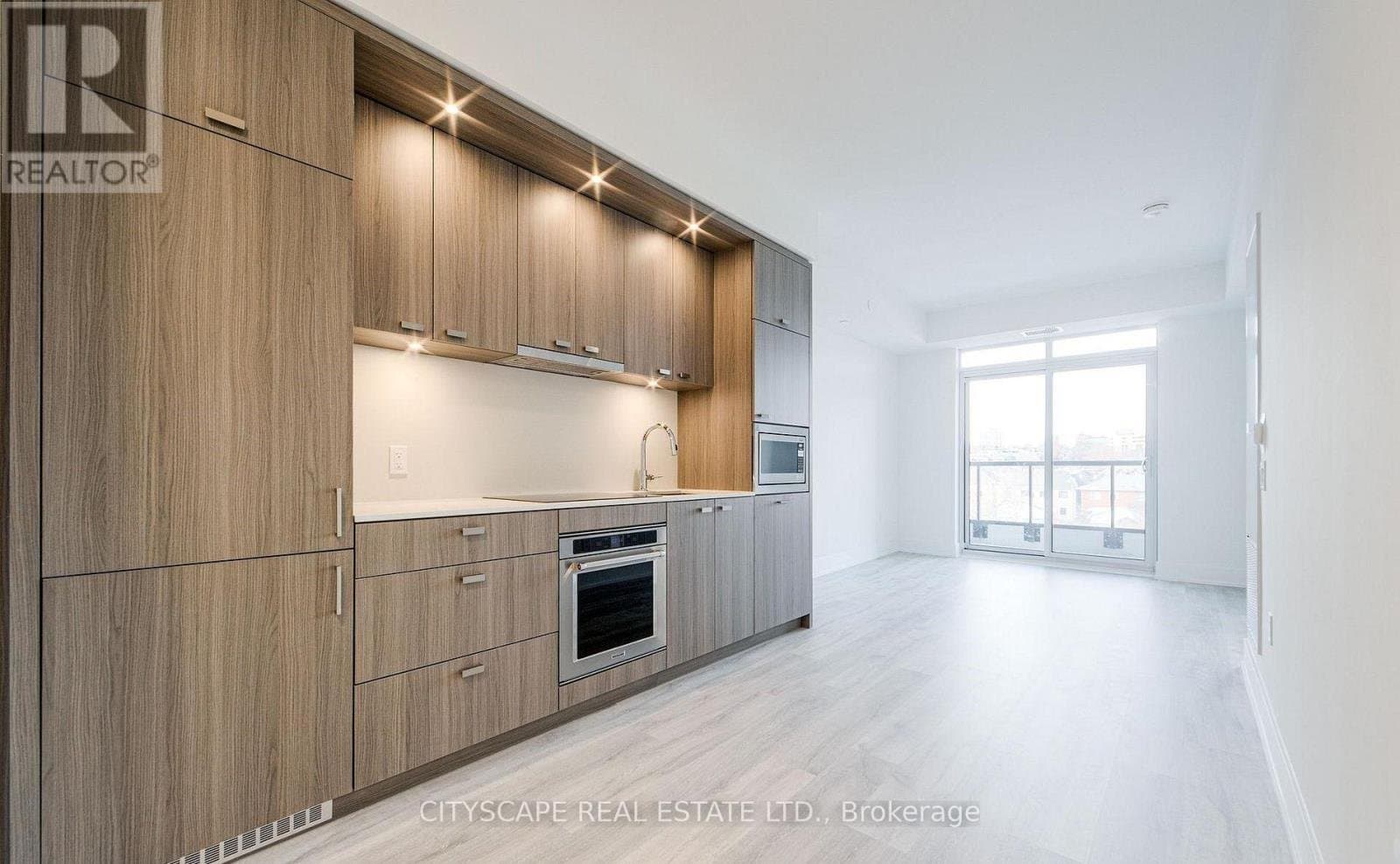 858 Dupont Street - Photo 2