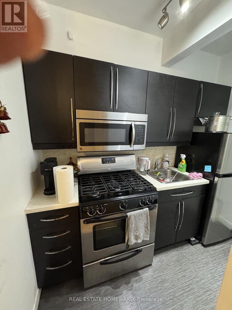 426 Markham Street - Photo 2