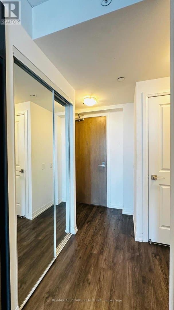 251 Jarvis Street - Photo 3