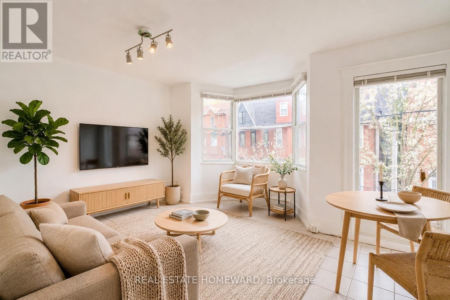 208 Ontario Street - Photo 2