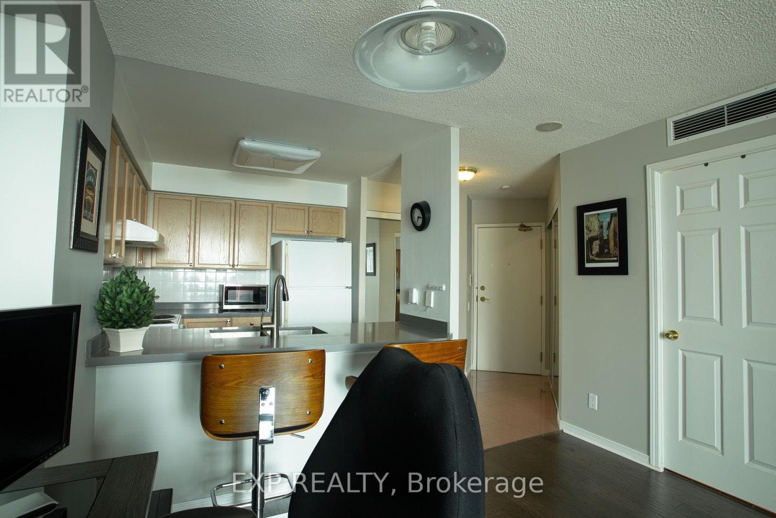 8 Hillcrest Avenue - Photo 3