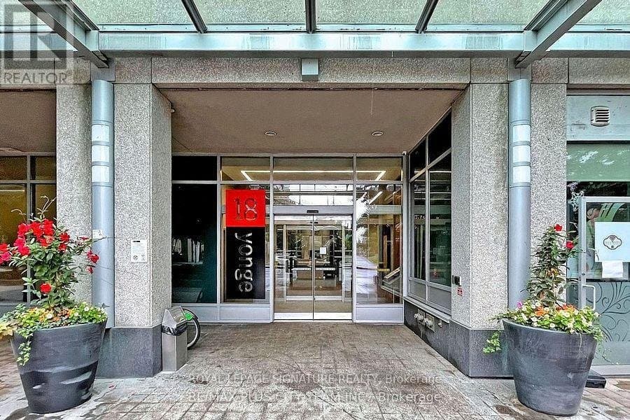 18 Yonge Street - Photo 3
