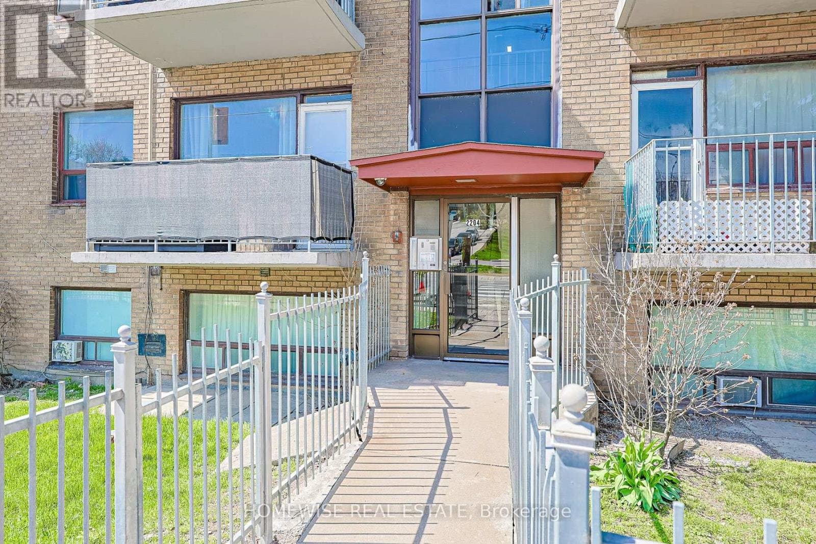 2204 Dufferin Street - Photo 2