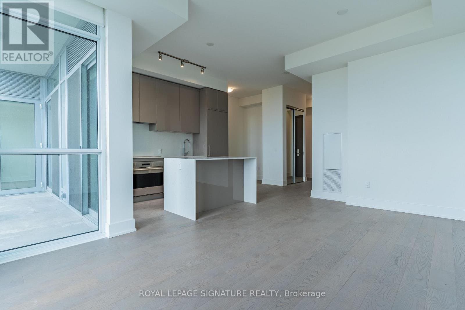 1 Yorkville Avenue - Photo 2