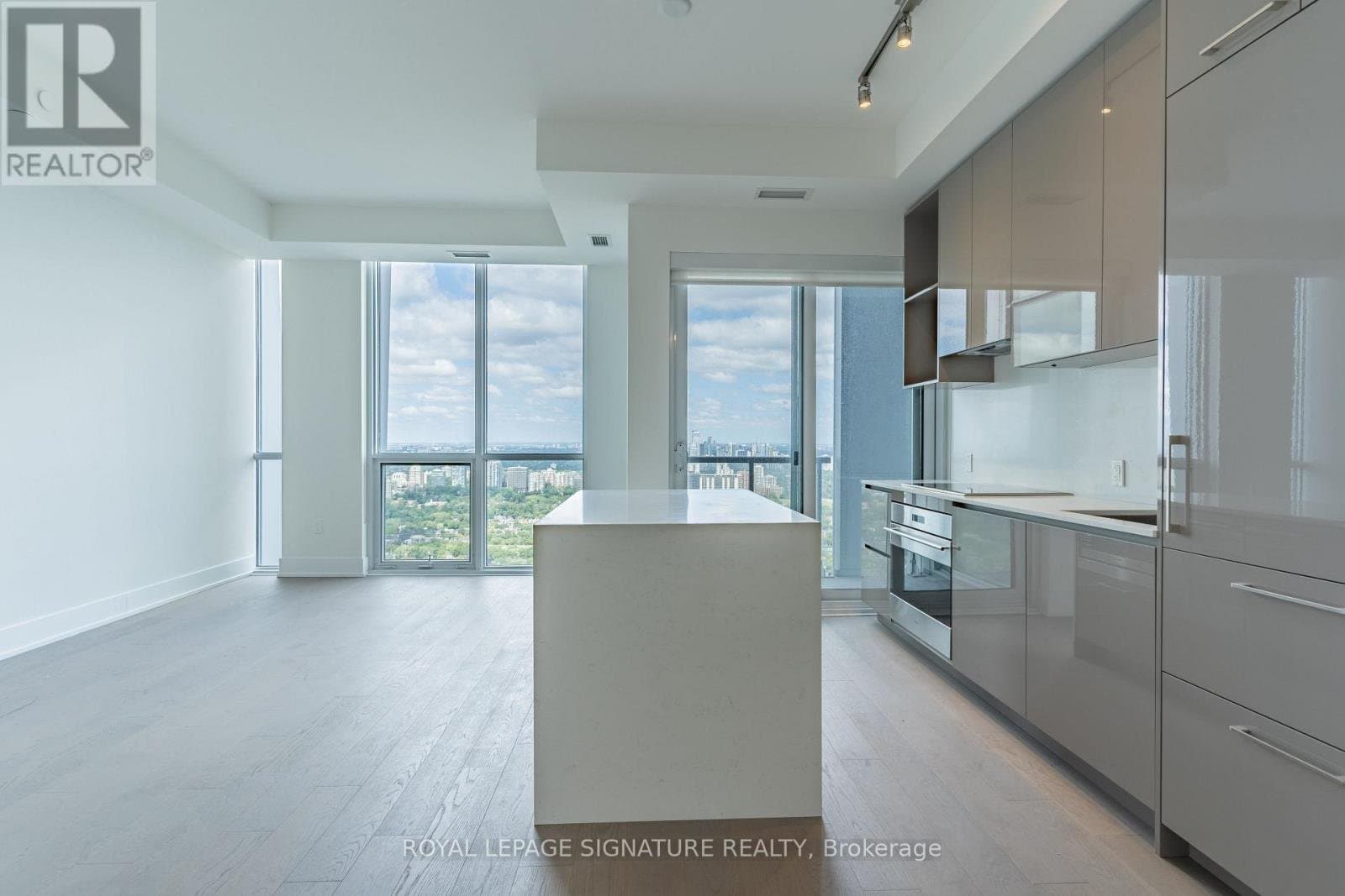 1 Yorkville Avenue - Photo 3