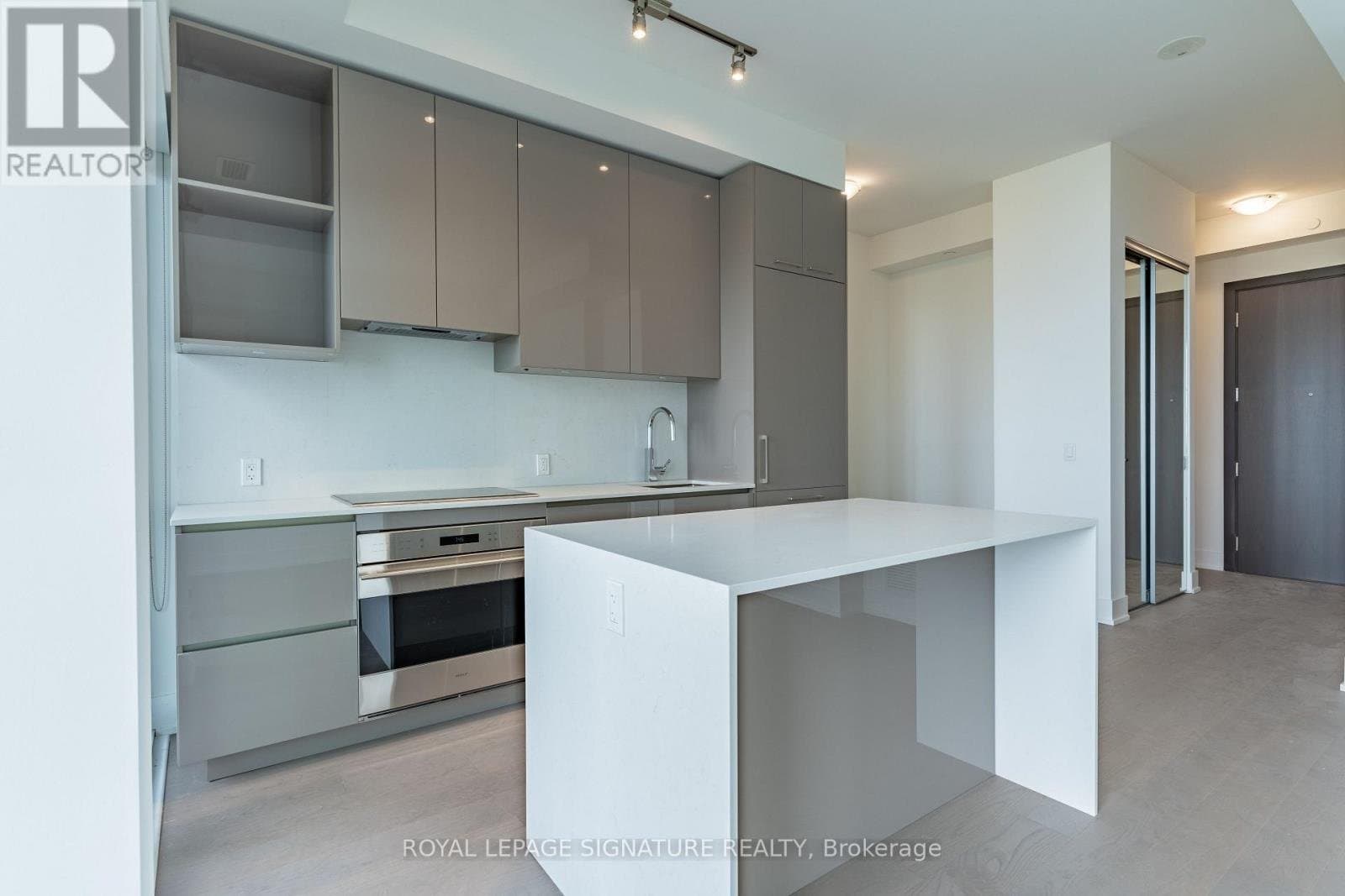 1 Yorkville Avenue - Photo 4