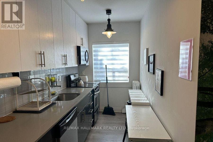 595 St Clair Avenue - Photo 3