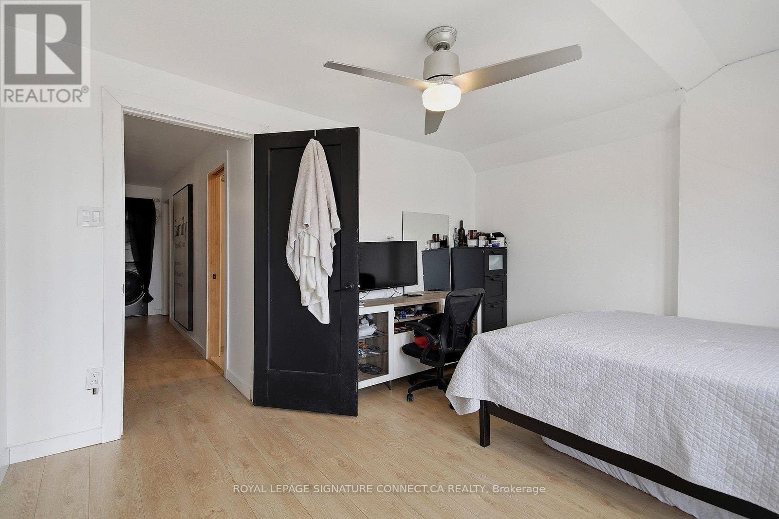 18 Harlton Crescent - Photo 2