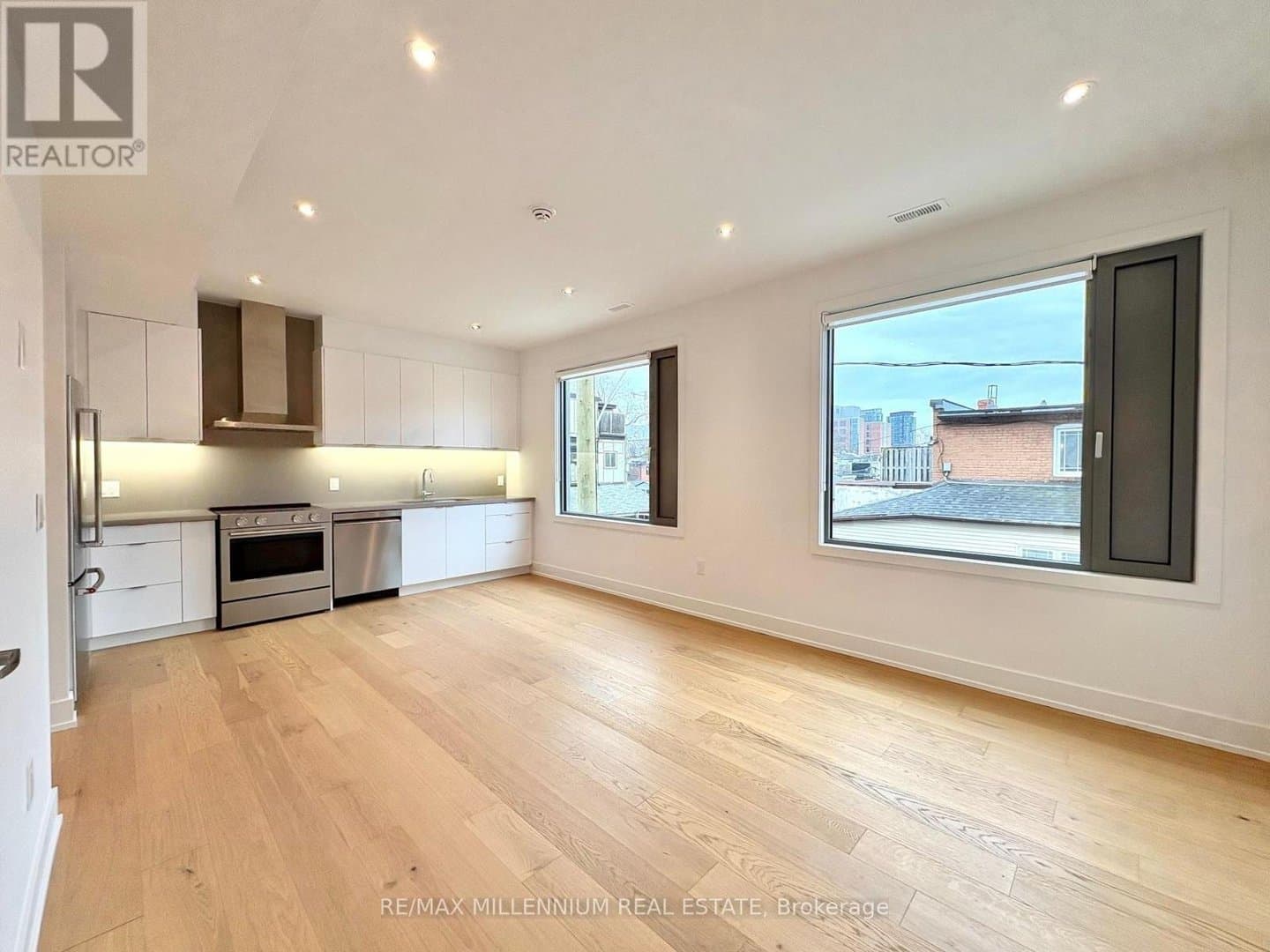 155 Dovercourt #4 Avenue