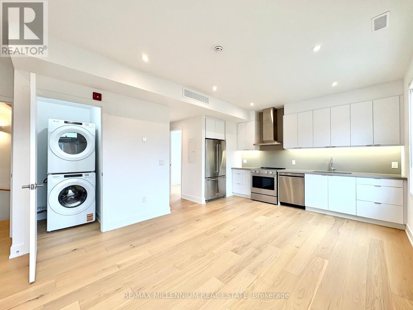 155 Dovercourt #4 Avenue - Photo 2
