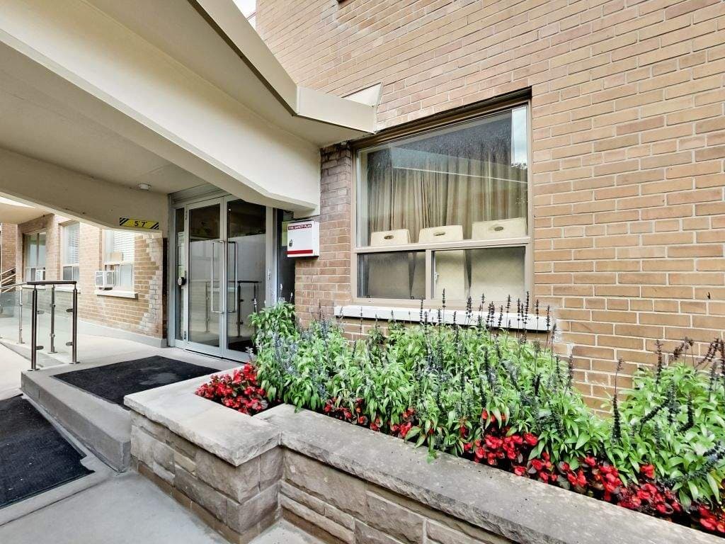 42 Glen Elm Avenue - Photo 1