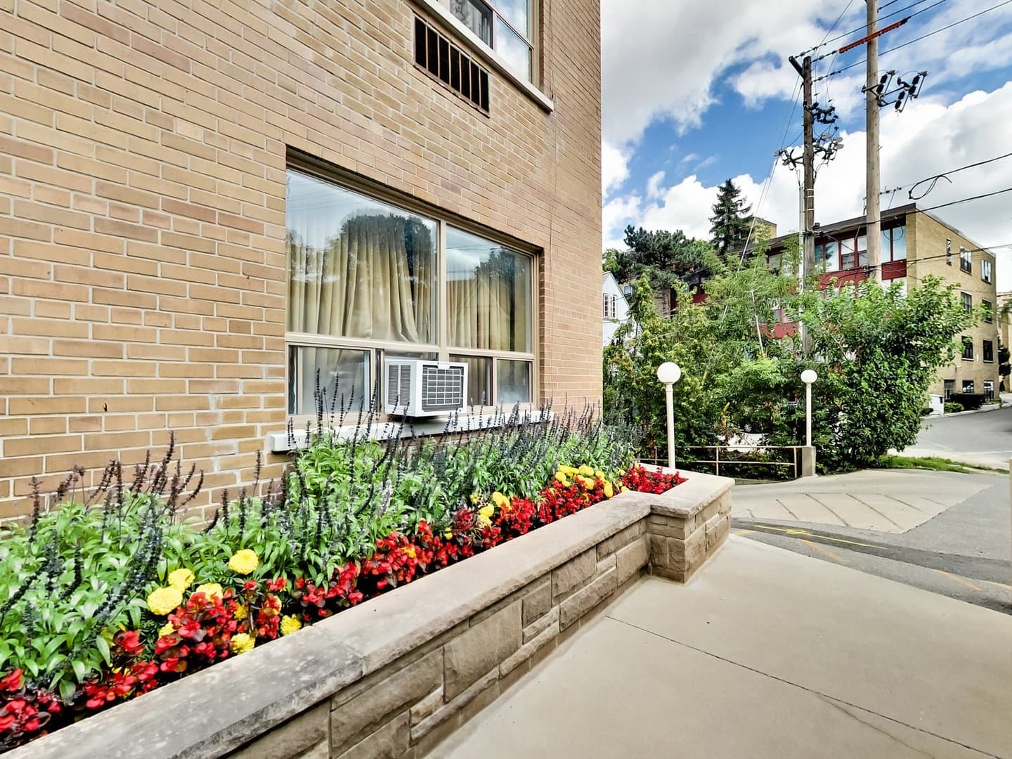 42 Glen Elm Avenue - Photo 4