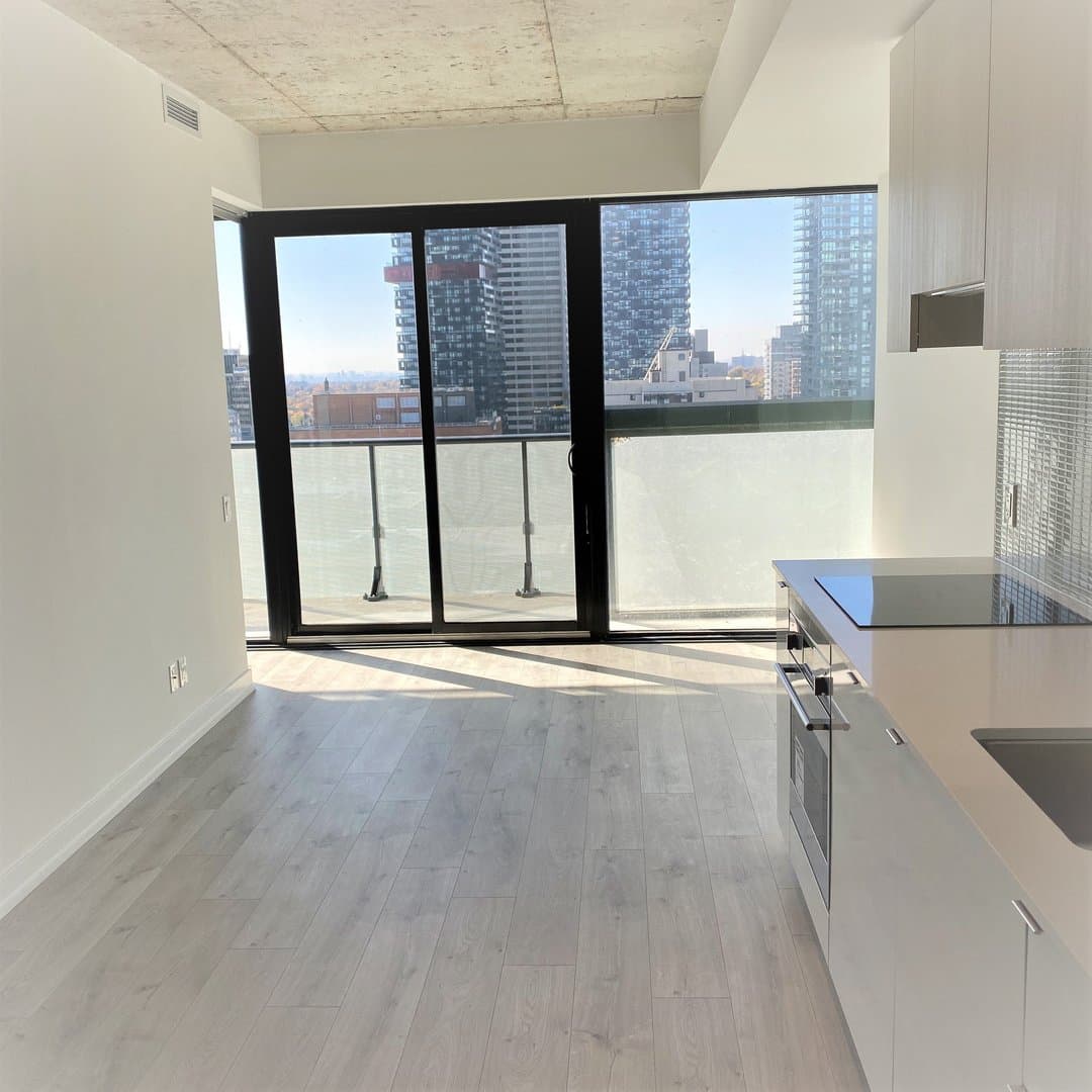 161 Roehampton Avenue - Photo 4