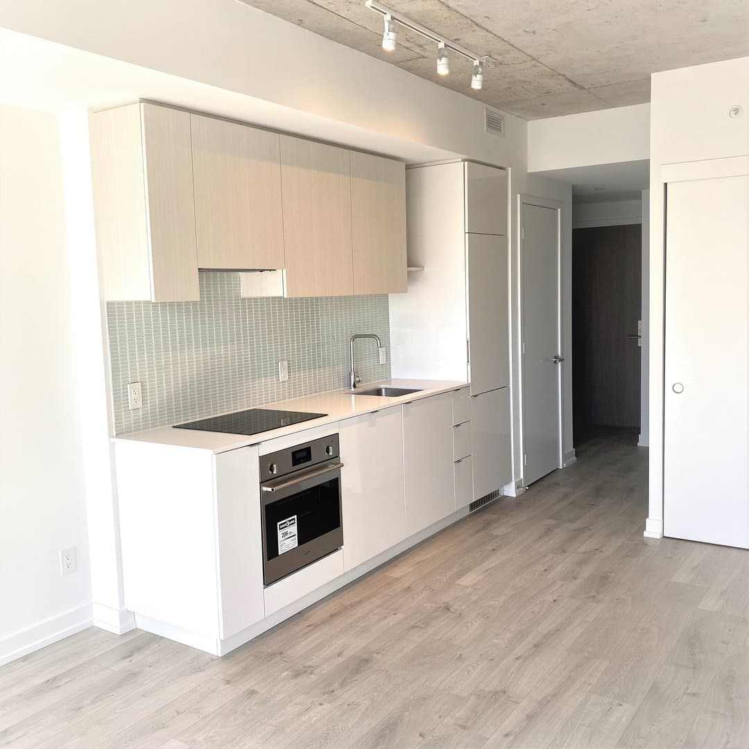 161 Roehampton Avenue - Photo 3