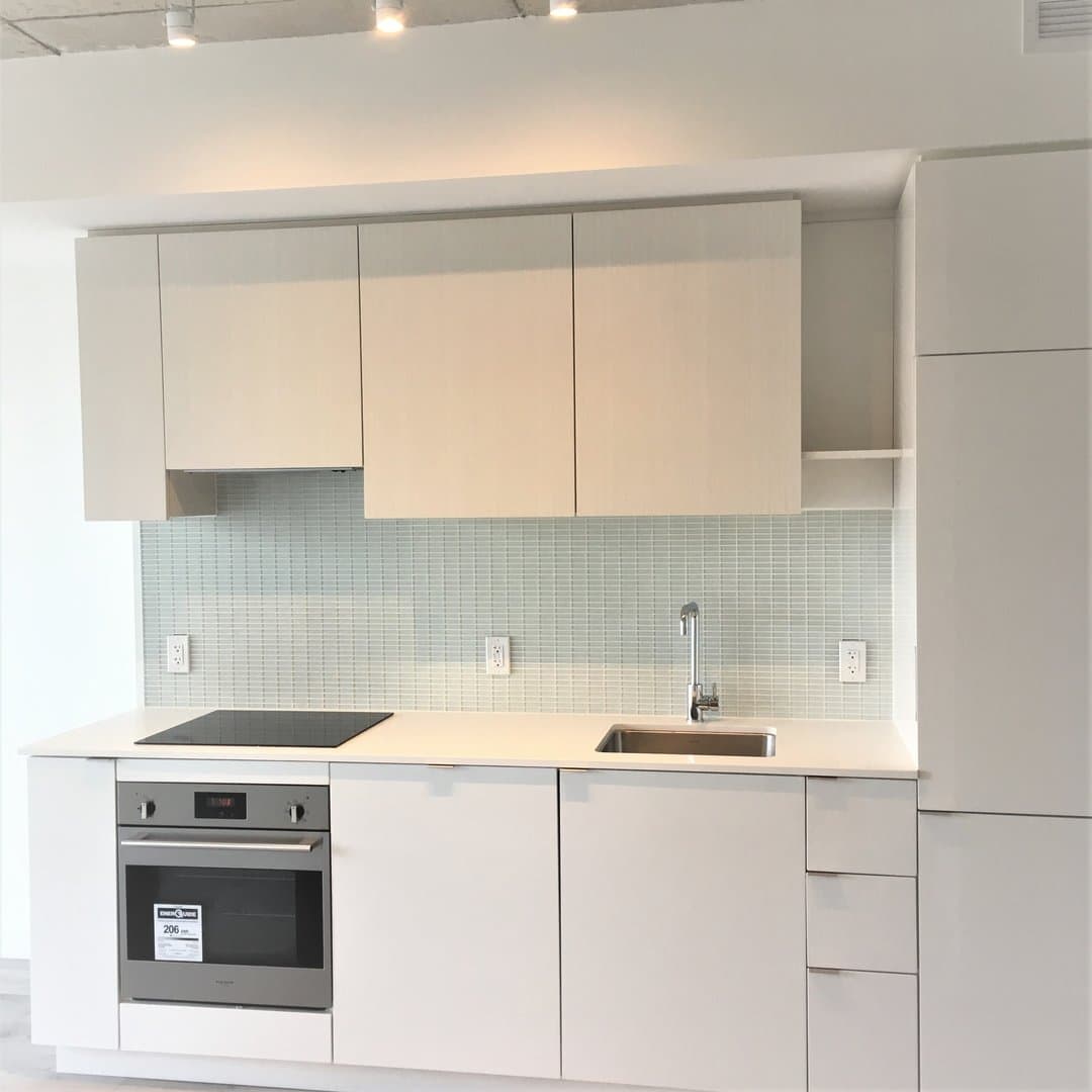 161 Roehampton Avenue - Photo 2