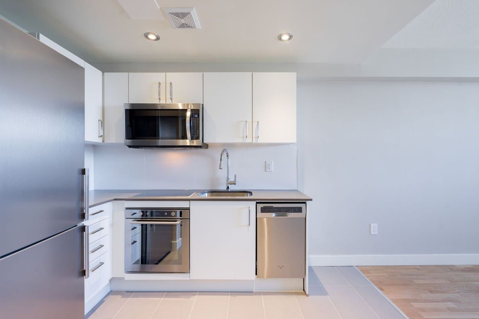 230 Oak Street - Photo 2