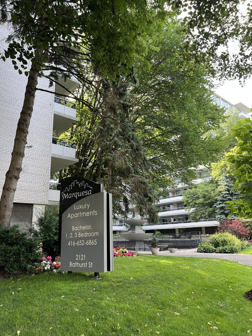 2121 Bathurst Street