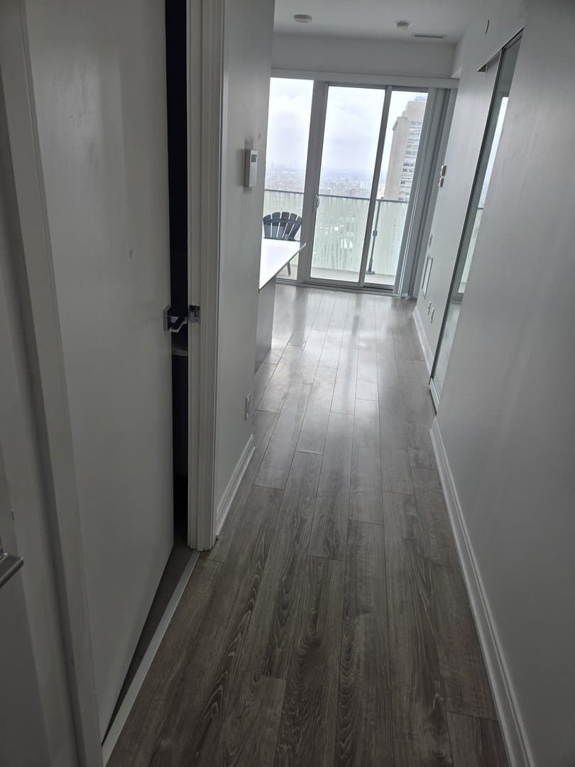 42 Charles Street East - Photo 2