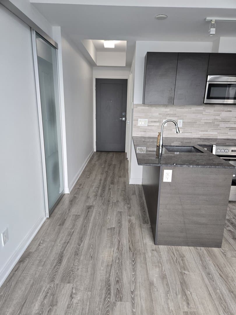 42 Charles Street East - Photo 3