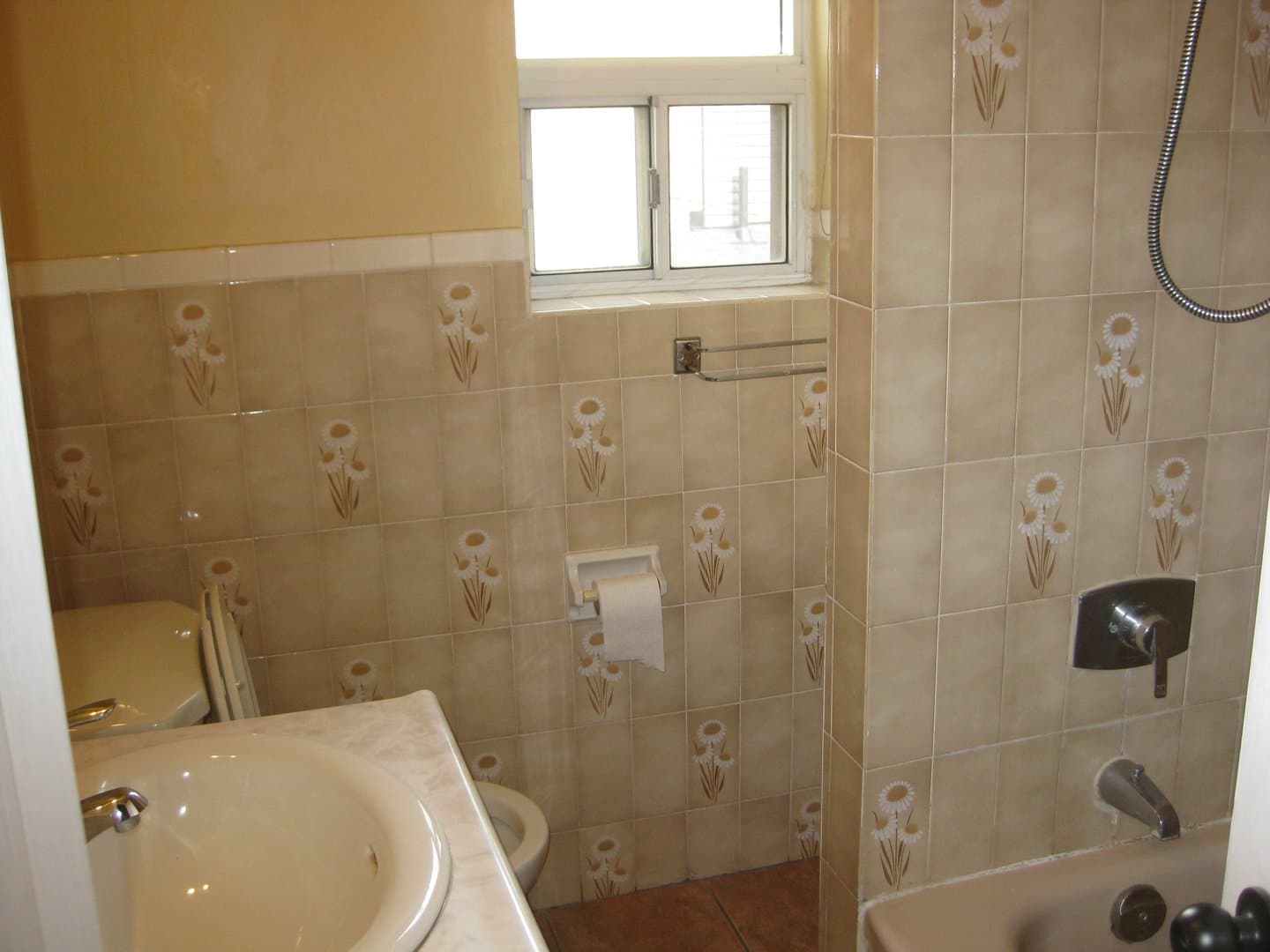 Langley Avenue - Photo 4