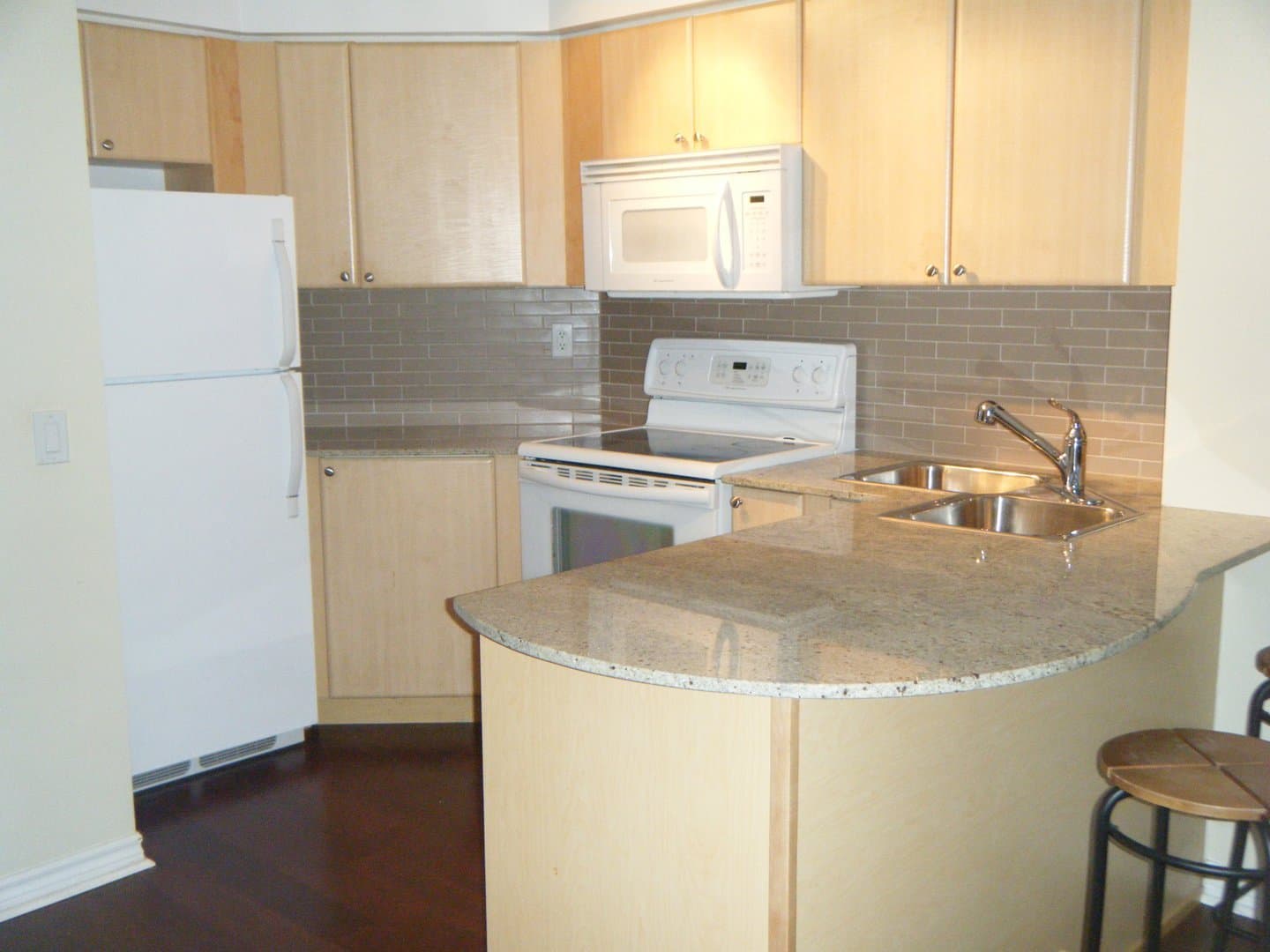 763 Bay Street - Photo 4