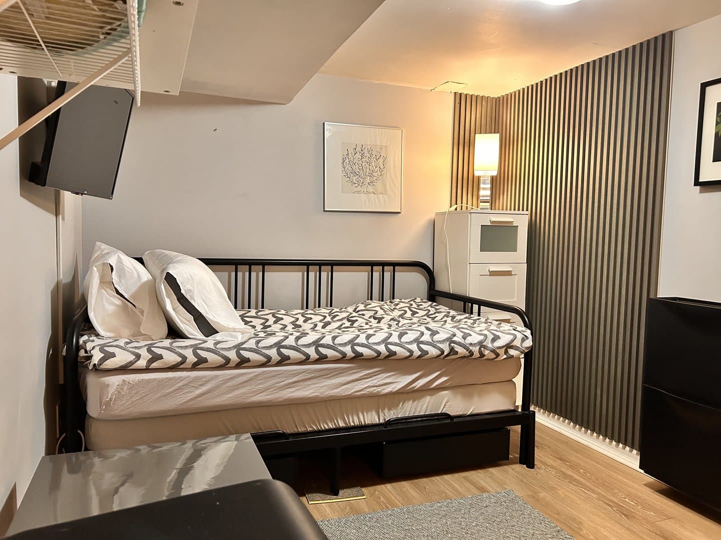 2091 Gerrard Street East - Photo 2