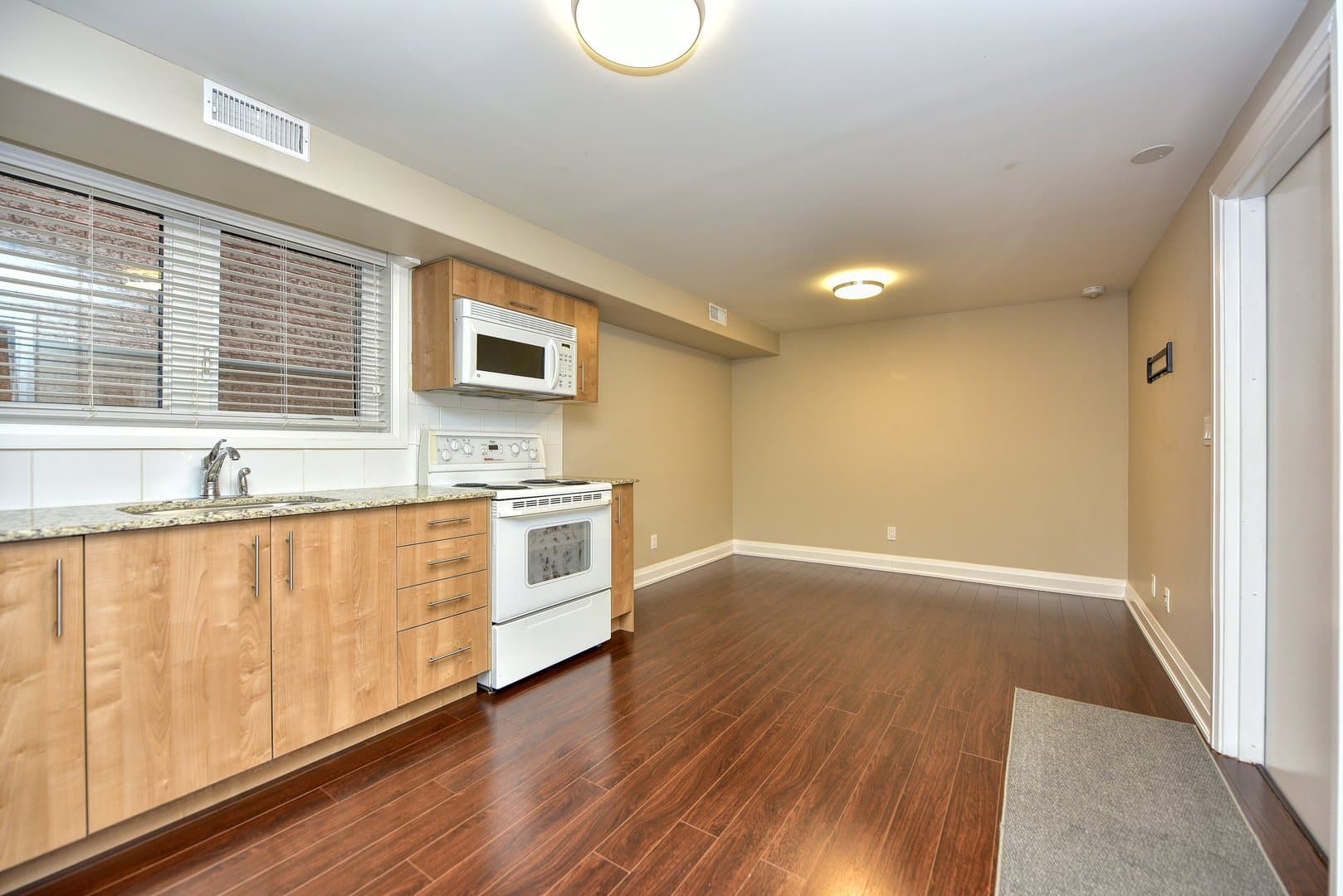 487 Salem Avenue North - Photo 2
