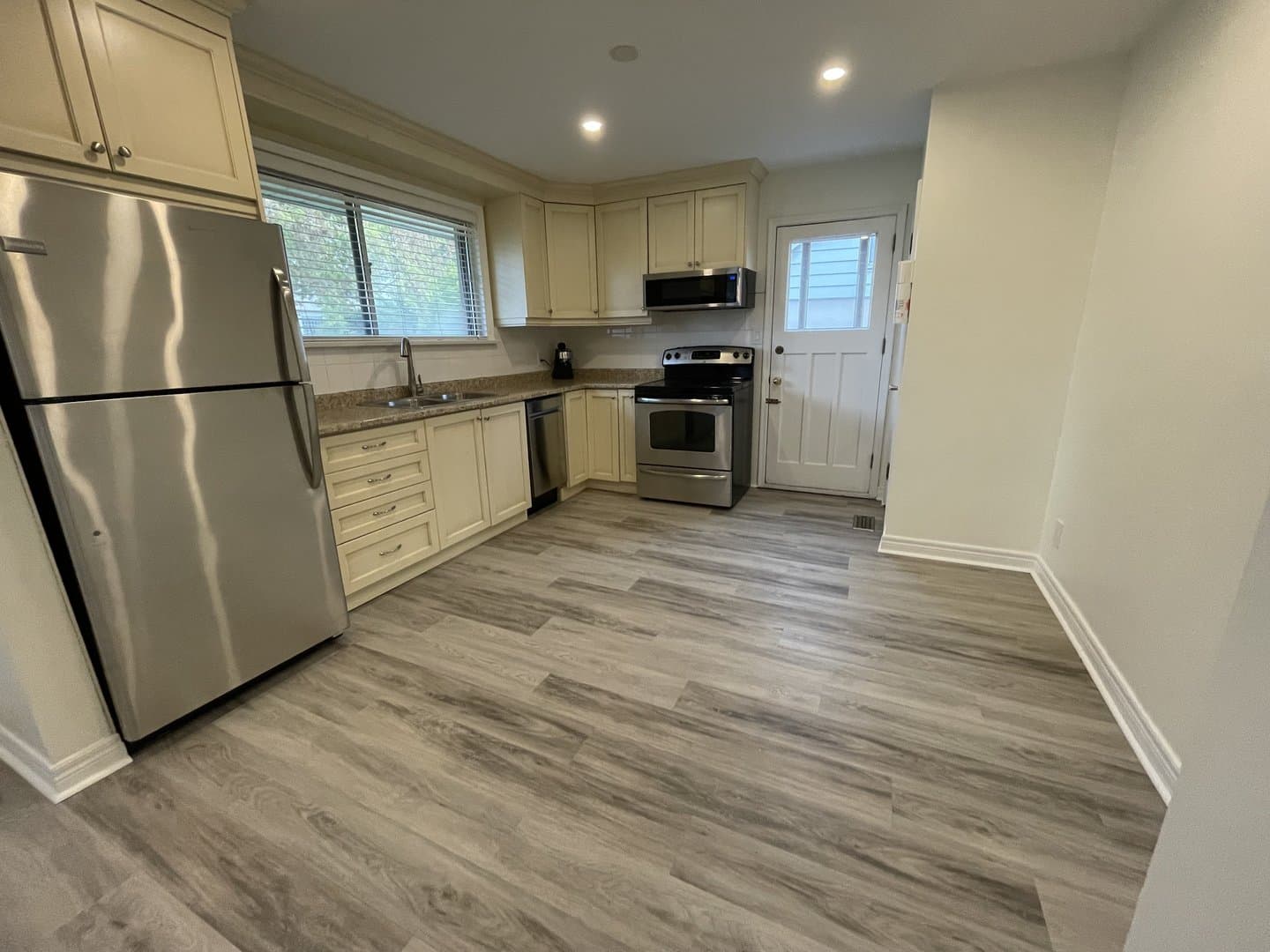 60 Pelmo Crescent - Photo 3