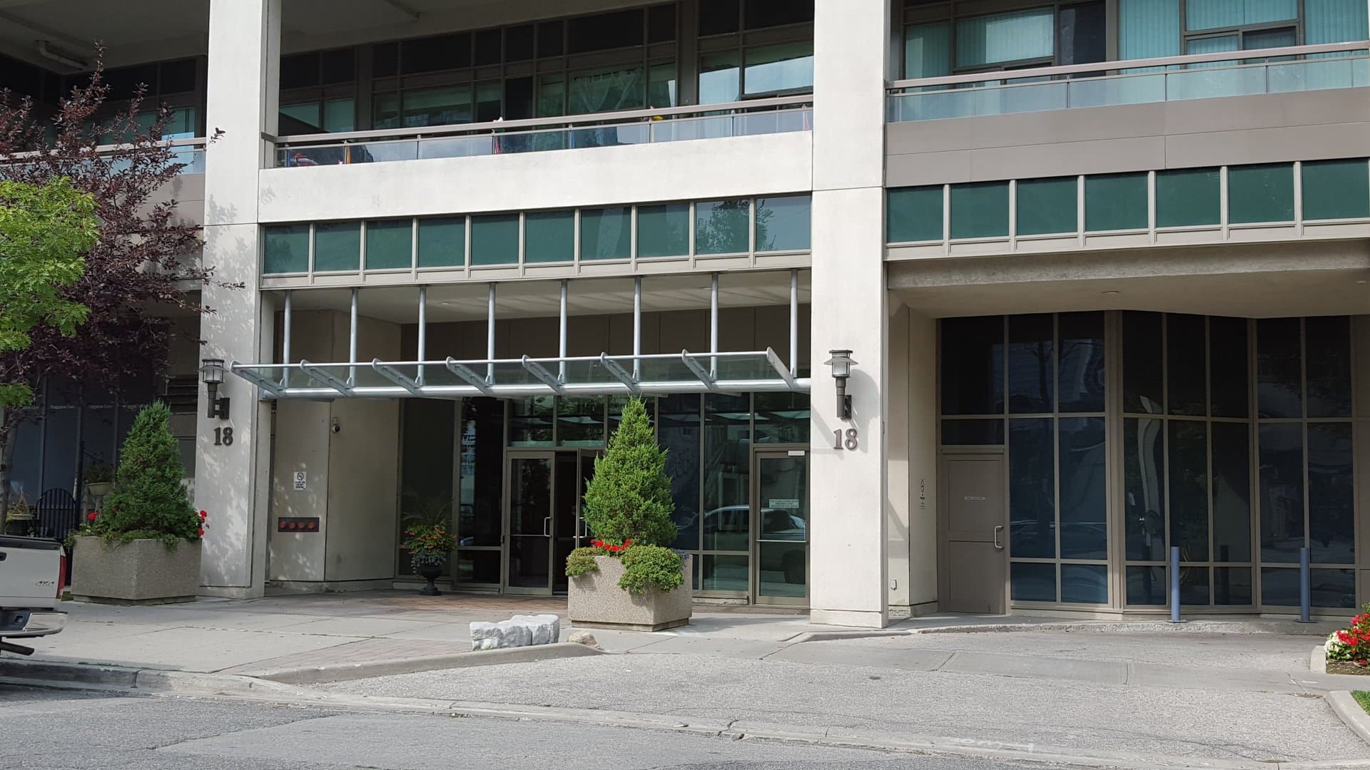 18 Parkview Avenue - Photo 2