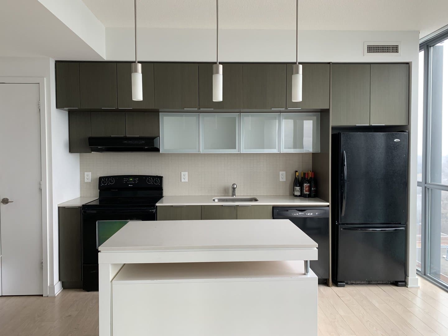 110 Charles Street East - Photo 2