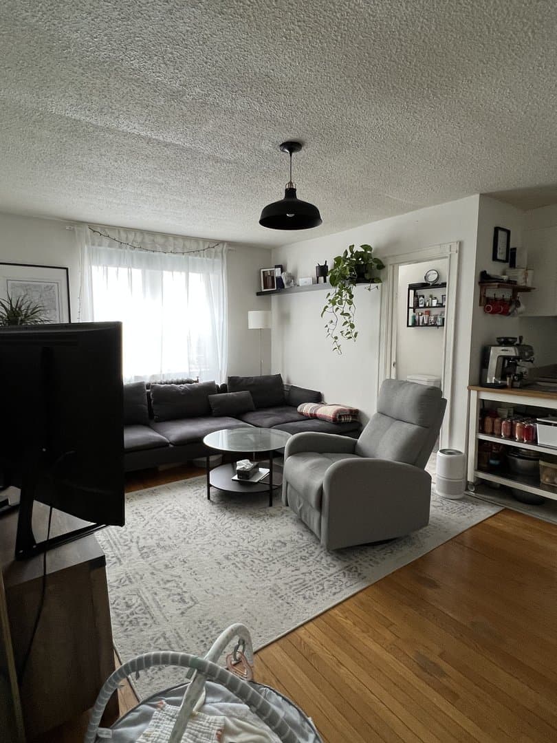 1836 Queen Street East - Photo 2