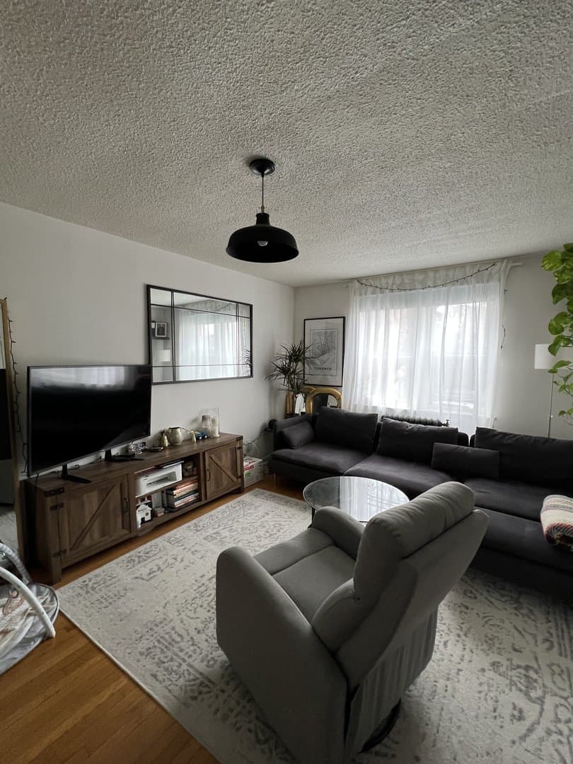 1836 Queen Street East - Photo 1