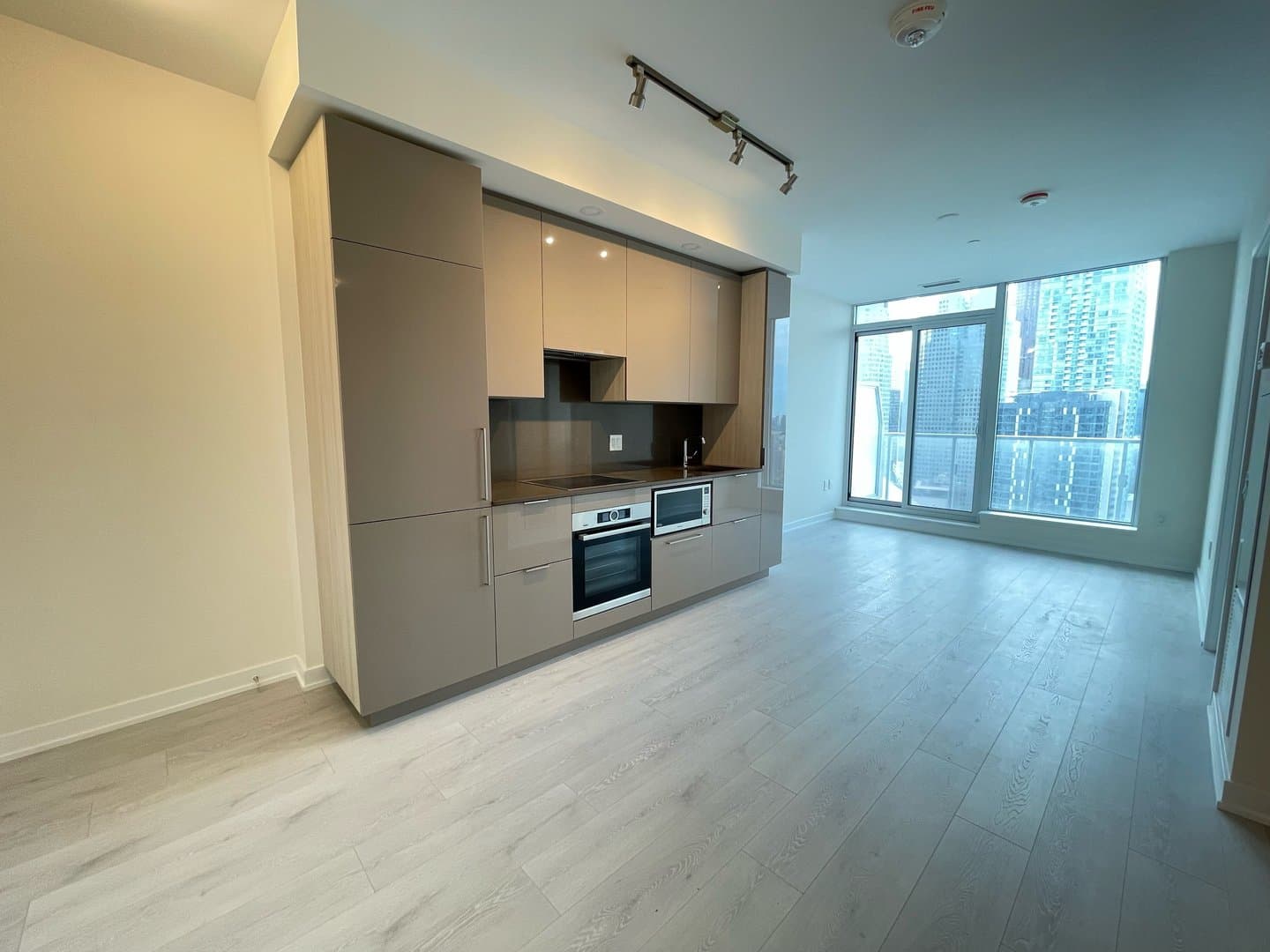 28 Freeland Street - Photo 2