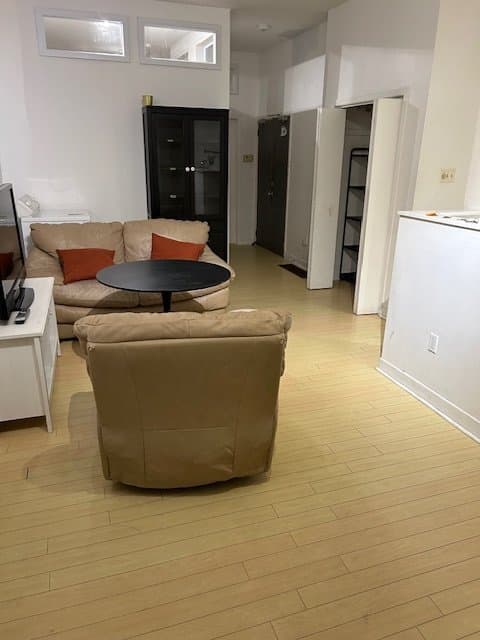 210 McCaul Street - Photo 3