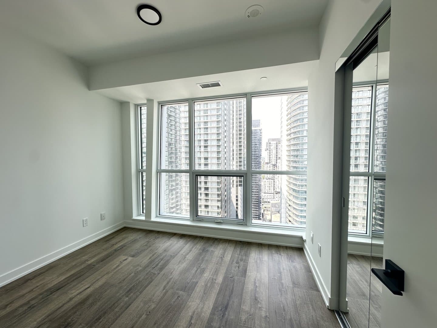333 King Street West - Photo 2