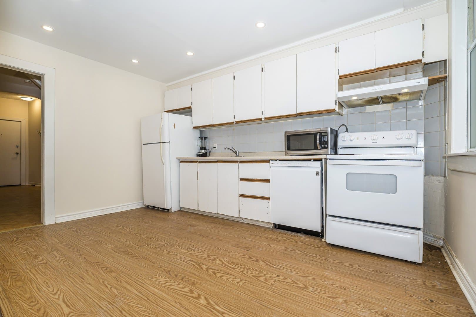 605 Huron Street - Photo 2