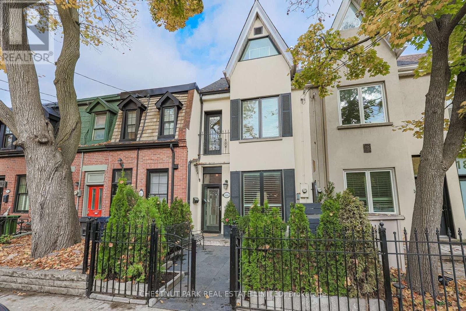 186 Macpherson Avenue - Photo 2