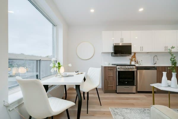 2707 Yonge Street - Photo 2