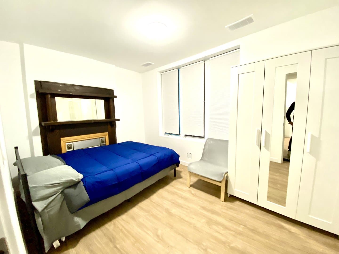 2385 Dundas Street West - Photo 1