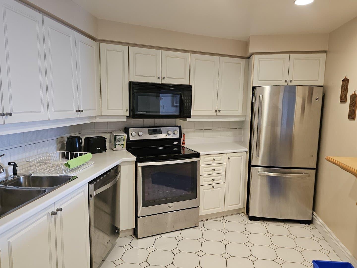 1818 Bayview Avenue - Photo 3