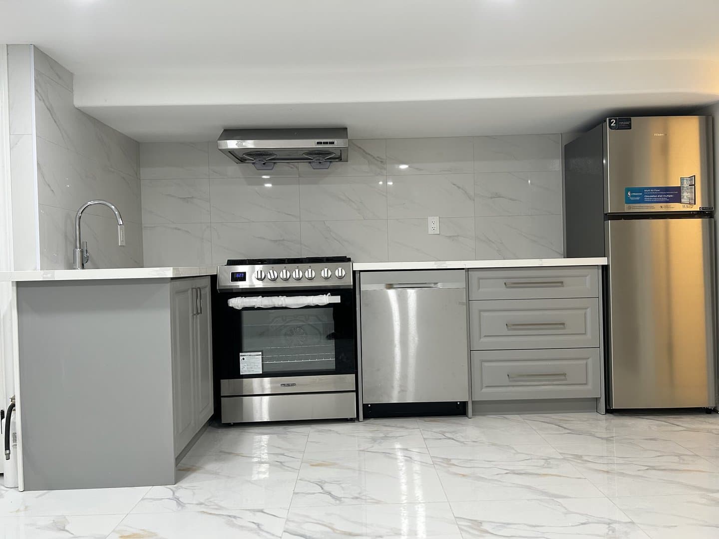 687 Markham Street - Photo 4