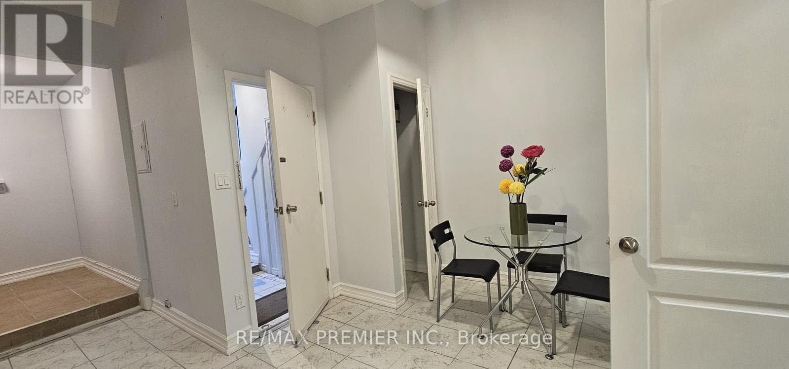 1643 St Clair Avenue - Photo 2