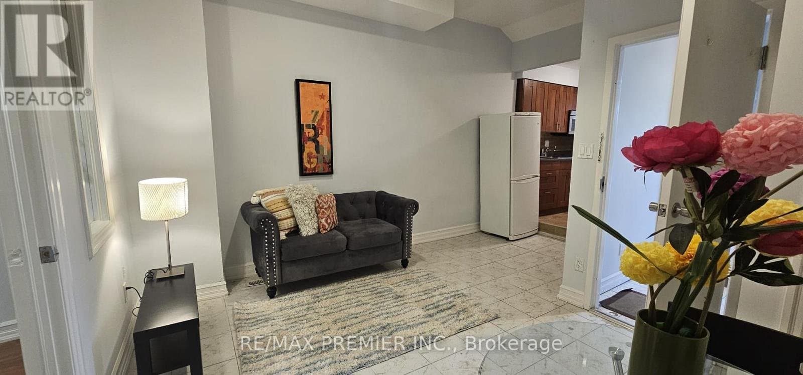 1643 St Clair Avenue - Photo 3