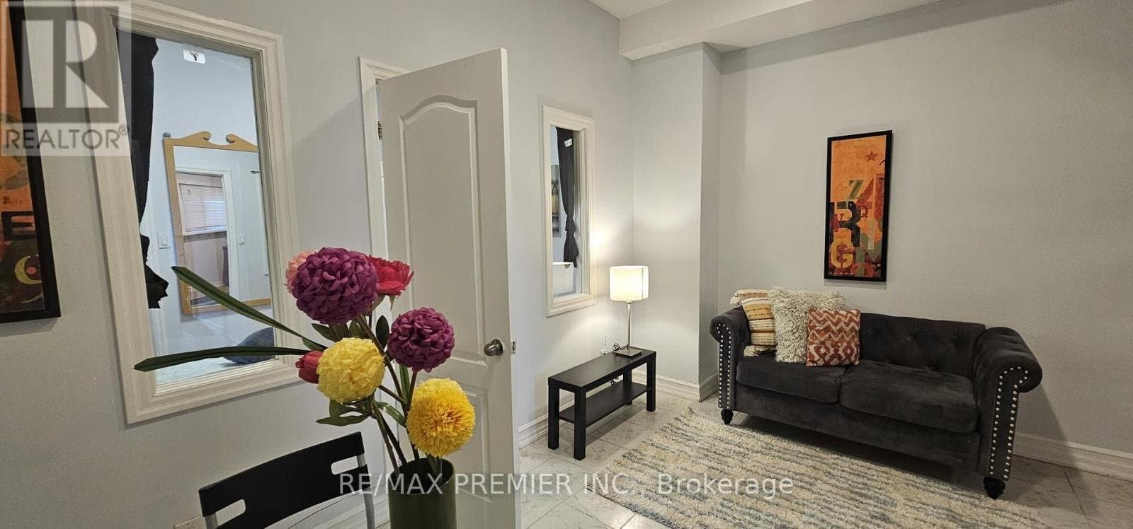 1643 St Clair Avenue - Photo 4