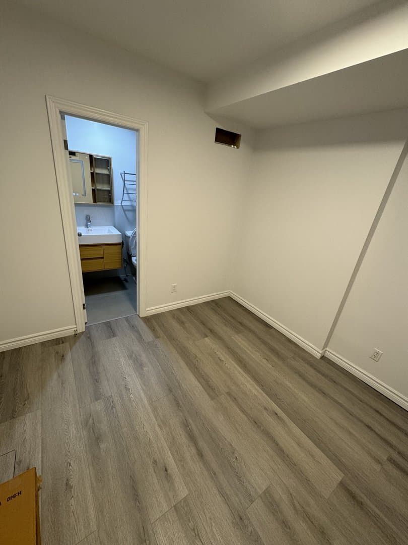 18 Nassau Street - Photo 3