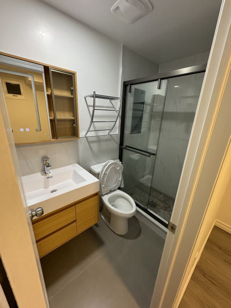 18 Nassau Street - Photo 2