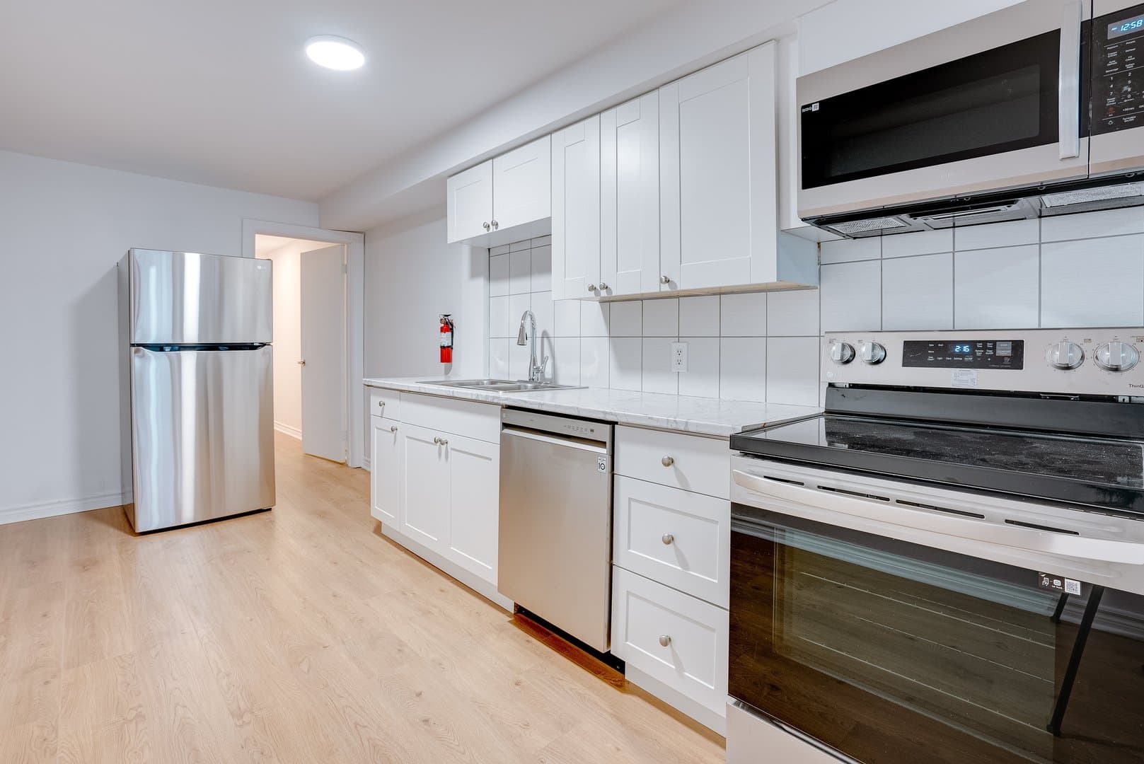 104 Gloucester Grove - Photo 3