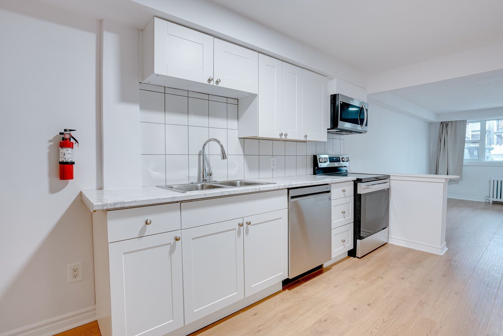 104 Gloucester Grove - Photo 4